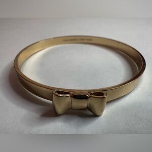 Gorgeous Kate Spade Take A Bow bangle bracelet in Gold Plated Metal